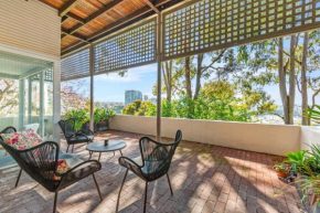 2-Bed Harbourside Home with Views in Fab Location, Sydney
